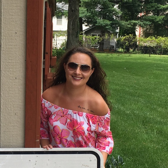 Meet your Posher, Tressa - Picture 1 of 3